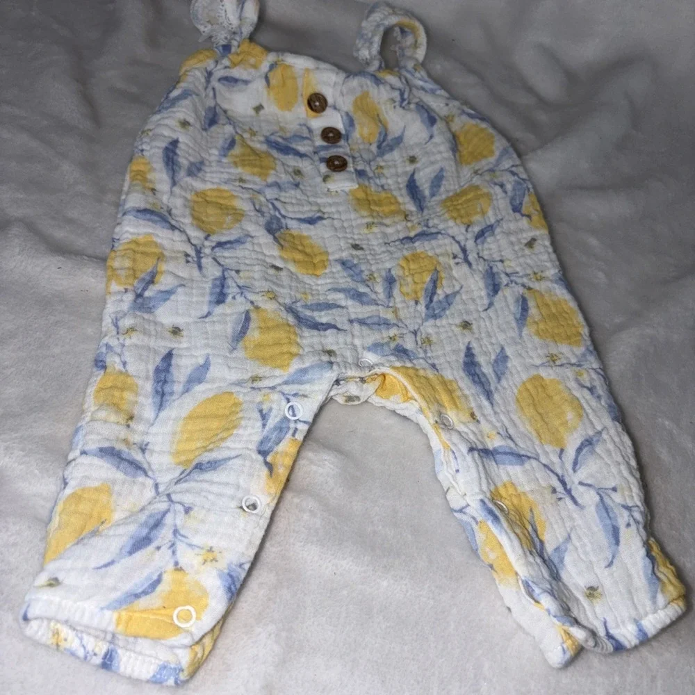 Emily and Oliver Baby Girl Lemon Muslin Romper 0-3 Months Faux Wood Buttons EUC